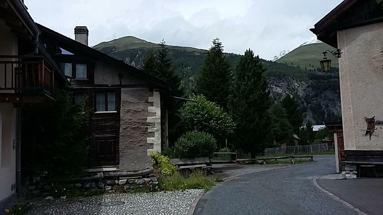 Ferienwohnung Ches'Arsa La Punt-Chamues-ch Exterior foto